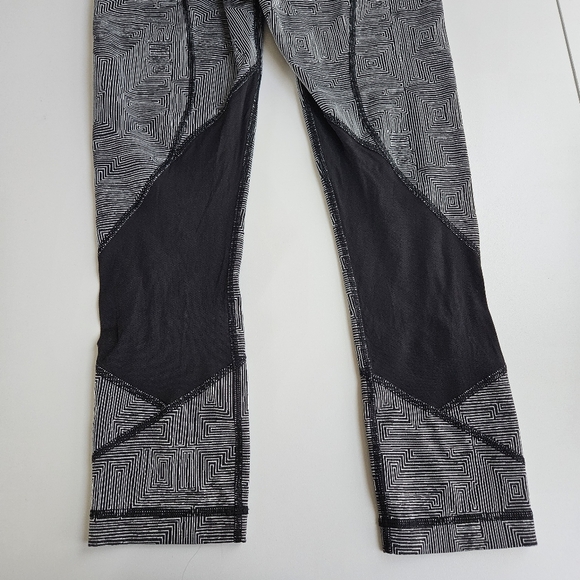 Lululemon Pace Rival Crop Leggings Women Size 4 Black White Geometric Activewear - Picture 2 of 14
